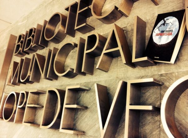 Biblioteca Municipal Lope de Vega de Tres Cantos - Una muerte improvisada - Juan Solo