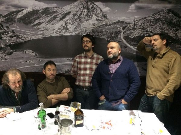 Cena de Navidad de los Comikazes en El Ñeru. Alimentando estómagos con las viandas de un gran Restaurante asturiano en Madrid y el espíritu con la novela negra 