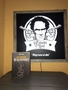 Torrelavega o... sentirte como en casa - Presentación de La cabeza de la serpiente en Torrelavega - Librería Dlibros - Juan Solo - Novela negra