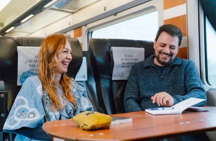 Juan Solo escritor - juansolo.com - Sandra Aza Estirpe de sangre - Marta del Riego Cordillera - Los crimenes del carrusel - Planeta - RENFE - Vocento - Leon